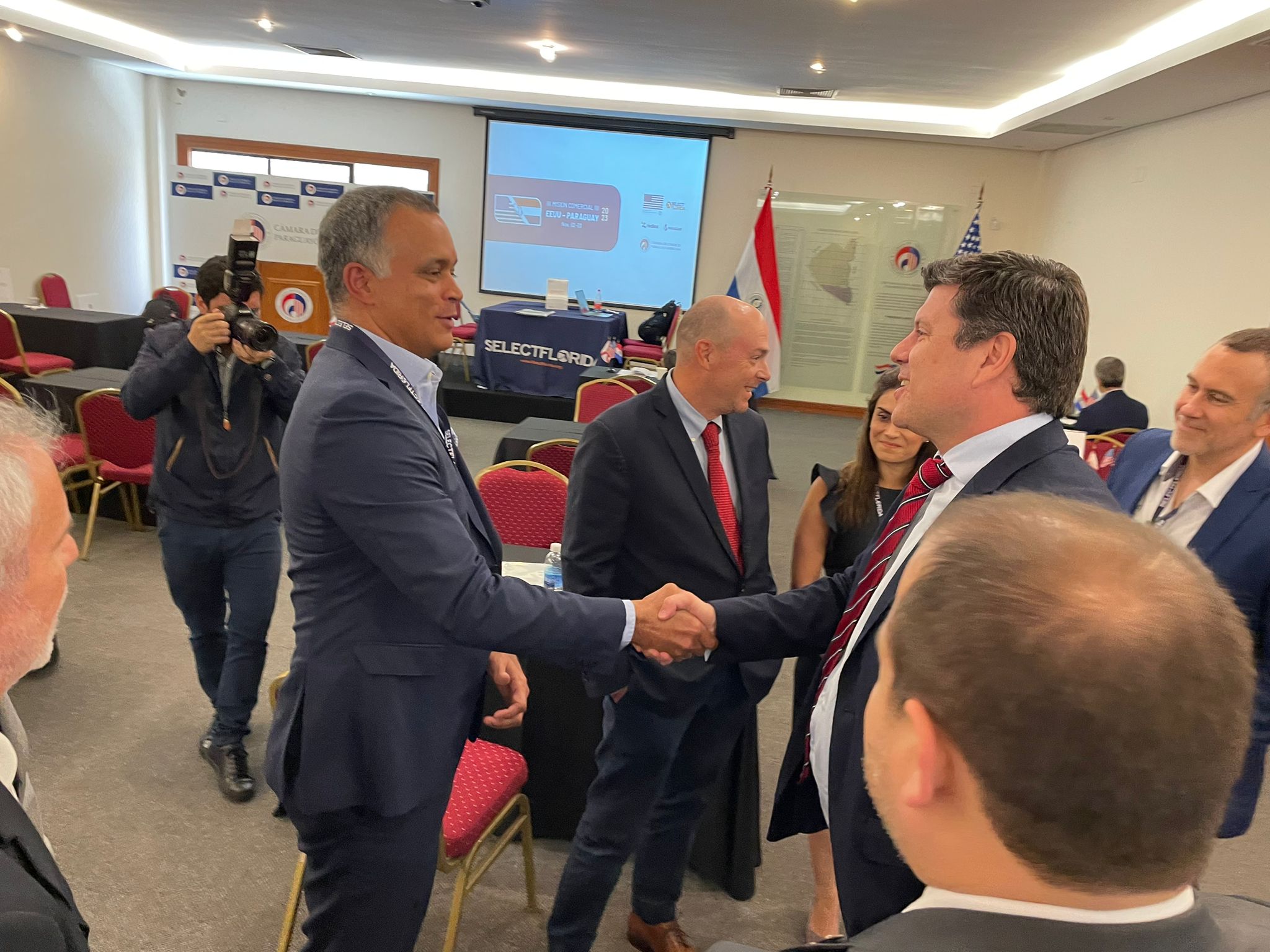 Jose shaking hands with Paraguay's Minister of Commerce and Industry